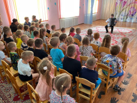 Встреча юных музыкантов с дошкольниками Встреча юных музыкантов с дошкольниками.