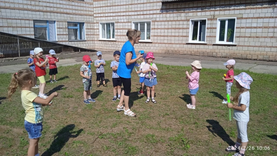 День мыльных пузырей День мыльных пузырей.