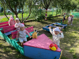 Уходит тихо лето... Уходит тихо лето.