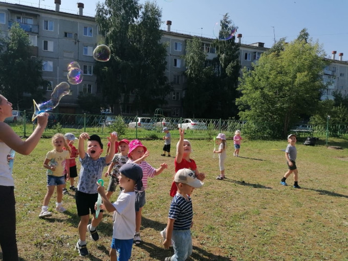 День мыльных пузырей День мыльных пузырей.